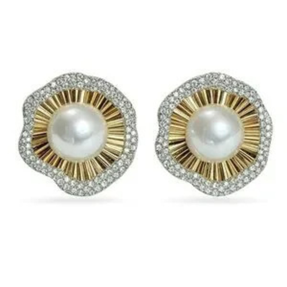 Elegant Design Earrings With Pearl and Crystals
